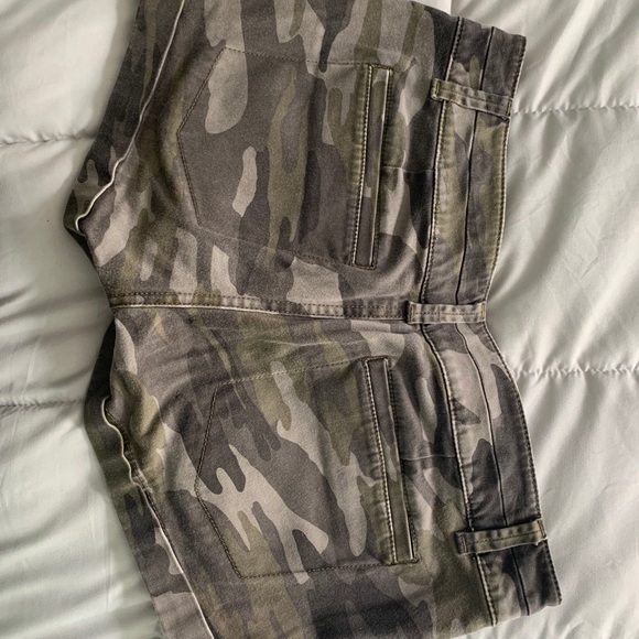 camo express shorts - Picture 3 of 3